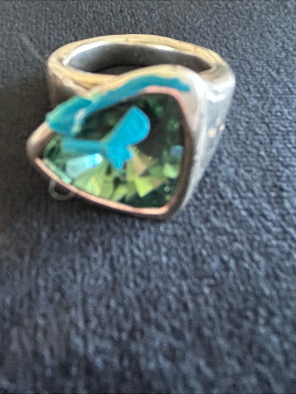 UNO de 50 Silver Ring with Green Heart Gem and Blue Accent